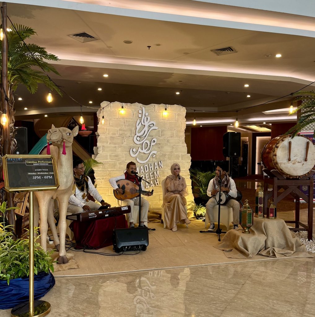 Buka Puasa di Avenzel